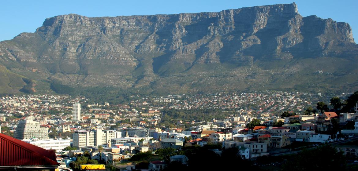 Blick auf Kapstadts Innenstadt und den Tafelberg. Bild: Julia Jaki (C), 2014