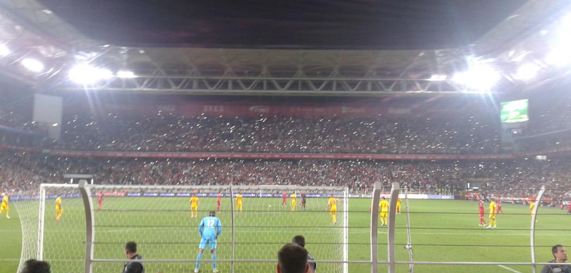 Länderspiele gegen europäische Teams lassen sich gut für nationalistische Zwecke ausschlachten, sagt Can Evren. Bild vom EM-Quali-Spiel Türkei-Rumänien im Oktober 2012 im Şükrü Saracoğlu Stadıon in Istanbul. Foto: Bodo Straub