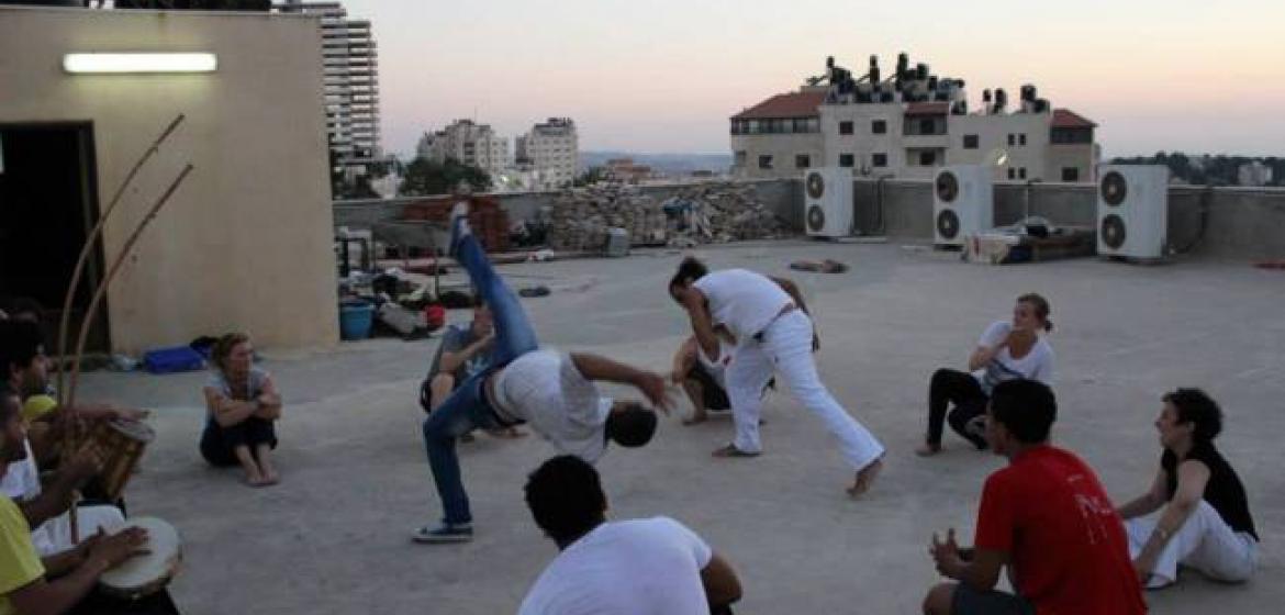 Capoeira auf den Dächern Ramallahs. Photo: https://capoeirapalestine.wordpress.com