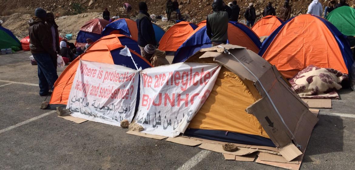 Protestcamp sudanesischer Flüchtlinge vor dem UNHCR-Hauptgebäude in Amman. Photo: Florian Barth