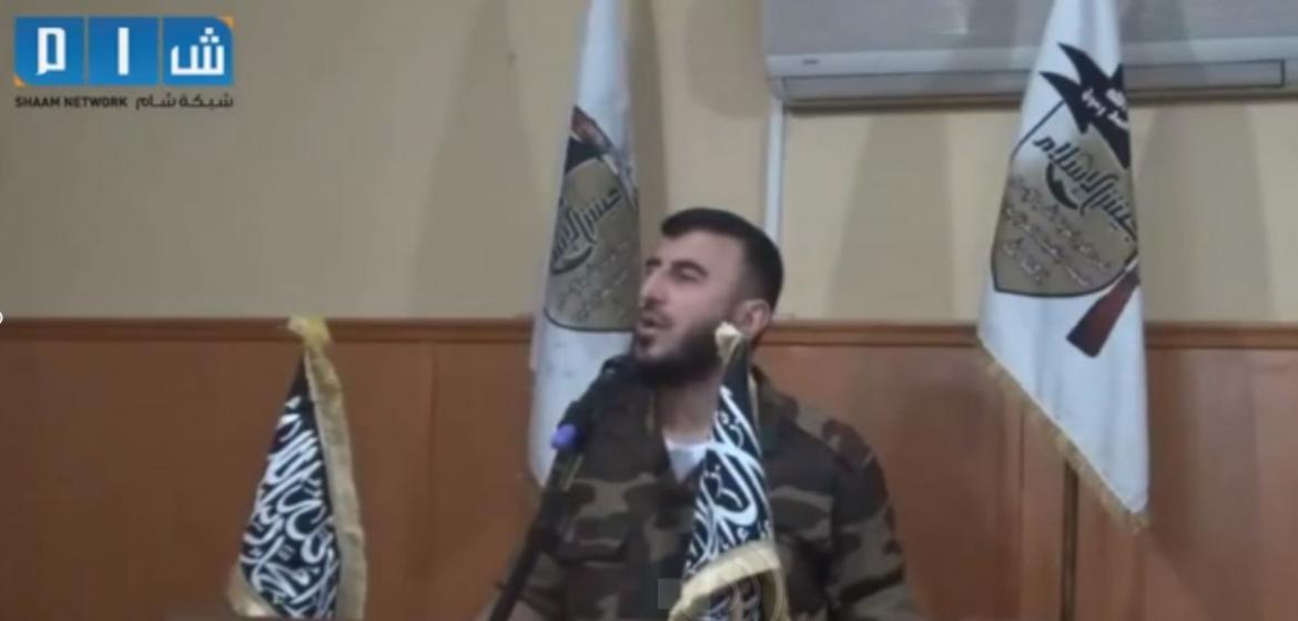 Zahran Alloush, Militärchef der "Islamischen Front", will Kobane "vom IS und der PKK befreien". Quelle: Screenshot.