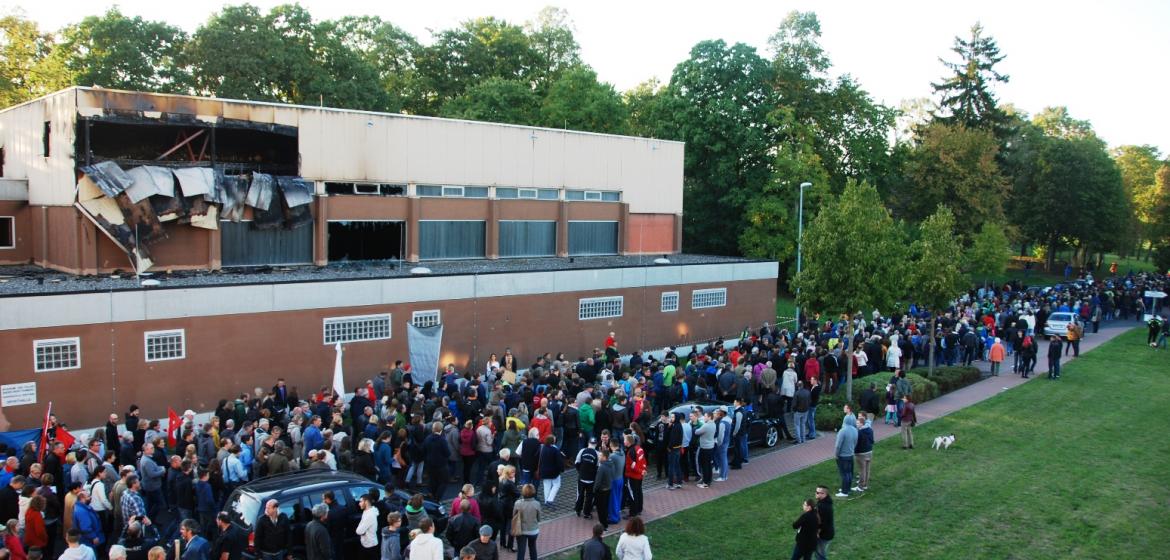 1500 Menschen demonstrierten gestern in Wertheim gegen den Brandanschlag auf die Landeserstaufnahmestelle und für Solidarität mit den Flüchtlingen. Photo: Laura Overmeyer