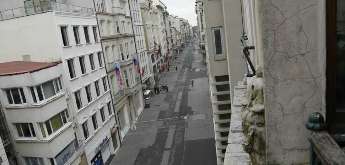 Die menschenleere Istiklal-Straße in Istanbul nach dem vom IS ausgeführten Selbstmordanschlag am 19. März. Foto: "Istanbul Revolution" (https://www.facebook.com/istanbulrevolution/)