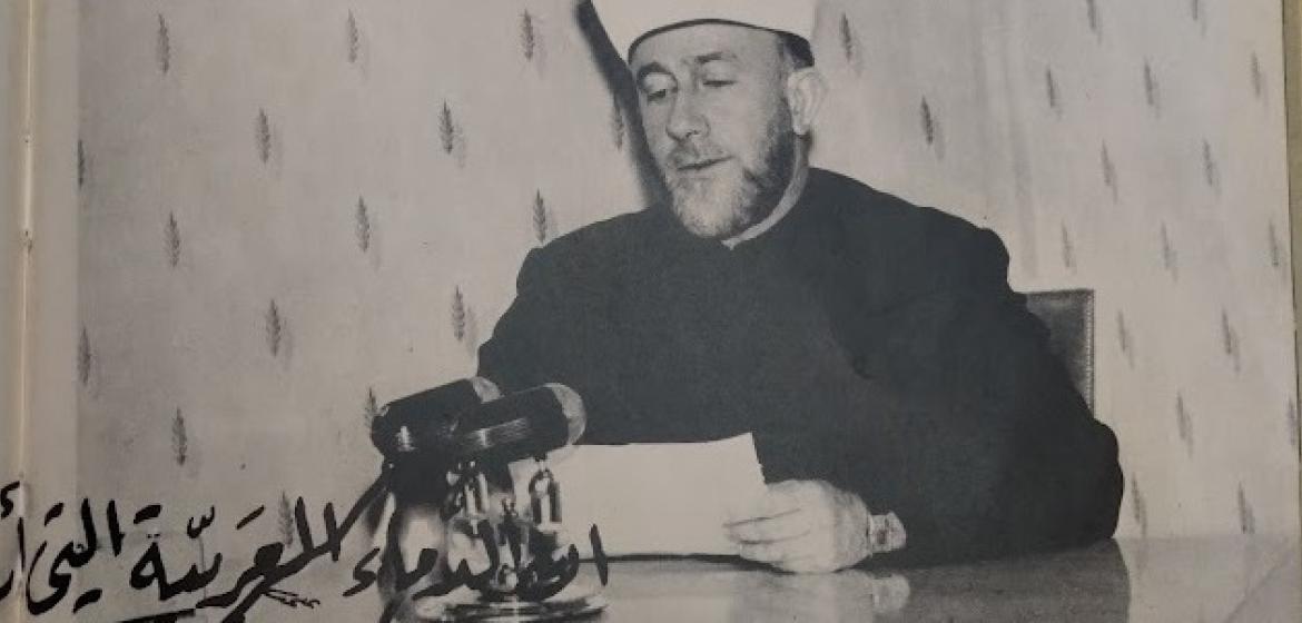 Amin al-Husseini vor einem italienischen Radiomikrofon in Rom, in: Mondo Arabo 2 (1941), H. 14, 15.7.1941, S. 20.