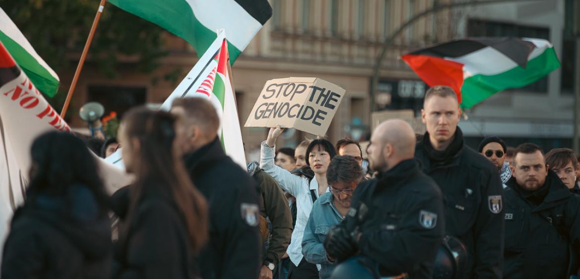 Eine pro-palästinensische Demonstration in Berlin. Foto: Montecruz Foto, CC BY-SA 3.0, https://commons.wikimedia.org/w/index.php?curid=139353517. 