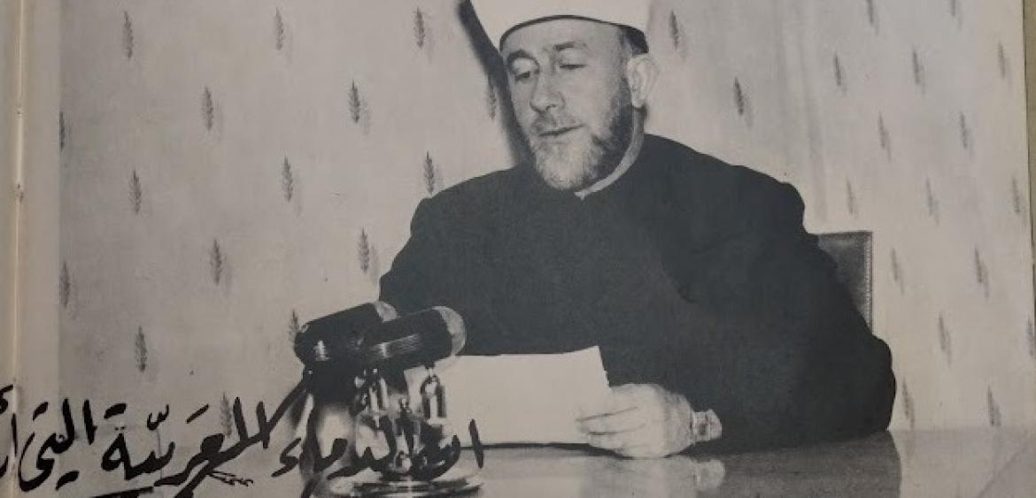 Amin al-Husseini vor einem italienischen Radiomikrofon in Rom, in: Mondo Arabo 2 (1941), H. 14, 15.7.1941, S. 20.
