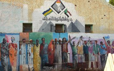 Eine Zeichnung aus der Revolution 2019, die die verschiedenen Bevölkerungsgruppen aus dem Sudan abbilden soll. Foto: Alex Waiblinger 2020/21