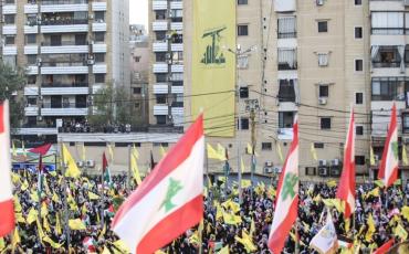 Menschenmenge in Beirut während einer Rede von Hassan Nasrallah, dem inzwischen von Israel getöteten, ehemaligen Generalsekretär der Hisbollah, im November 2023. Foto: Hassan Ghaedi, via Wikimedia Commons, CC BY-SA 4.0.