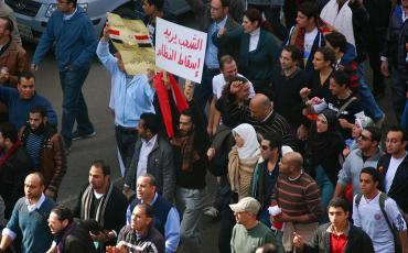 "The people demand the downfall of the regime". Photo: Mariam Soliman/Flickr (https://www.flickr.com/photos/98448529@N06/9216820981/, CC BY-NC-SA 2.0)