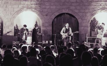 'Apo and the Apostles' bei einem Auftritt in Bethlehem. Foto: Apo and the Apostles