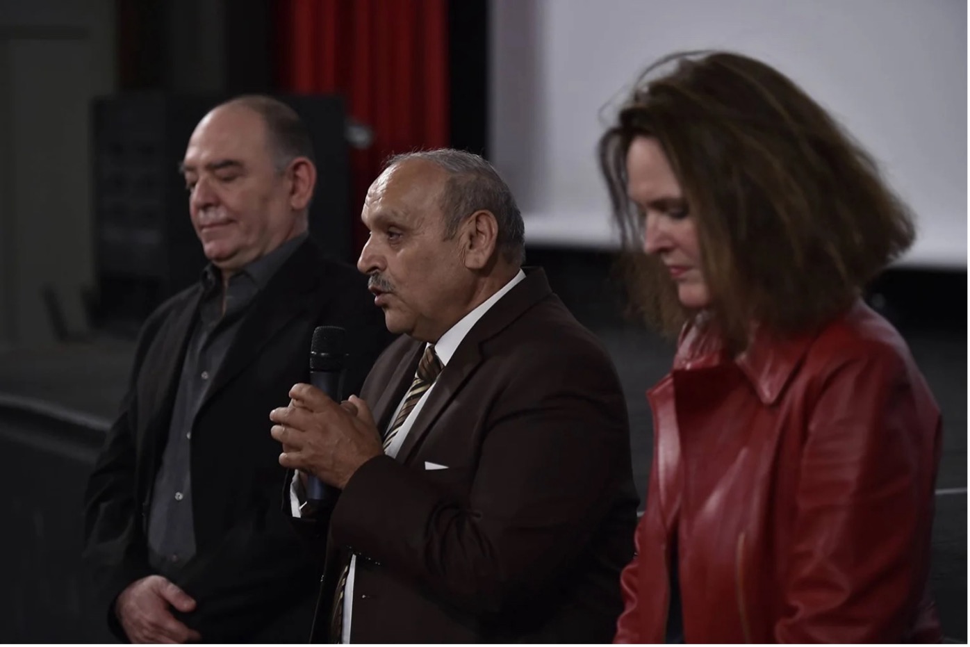 Lokman Slim, der ehemals in Tadmor inhaftierte Ali Abou Dehn und Monika Borgmann bei der libanesischen Premiere des Dokumentarfilms.