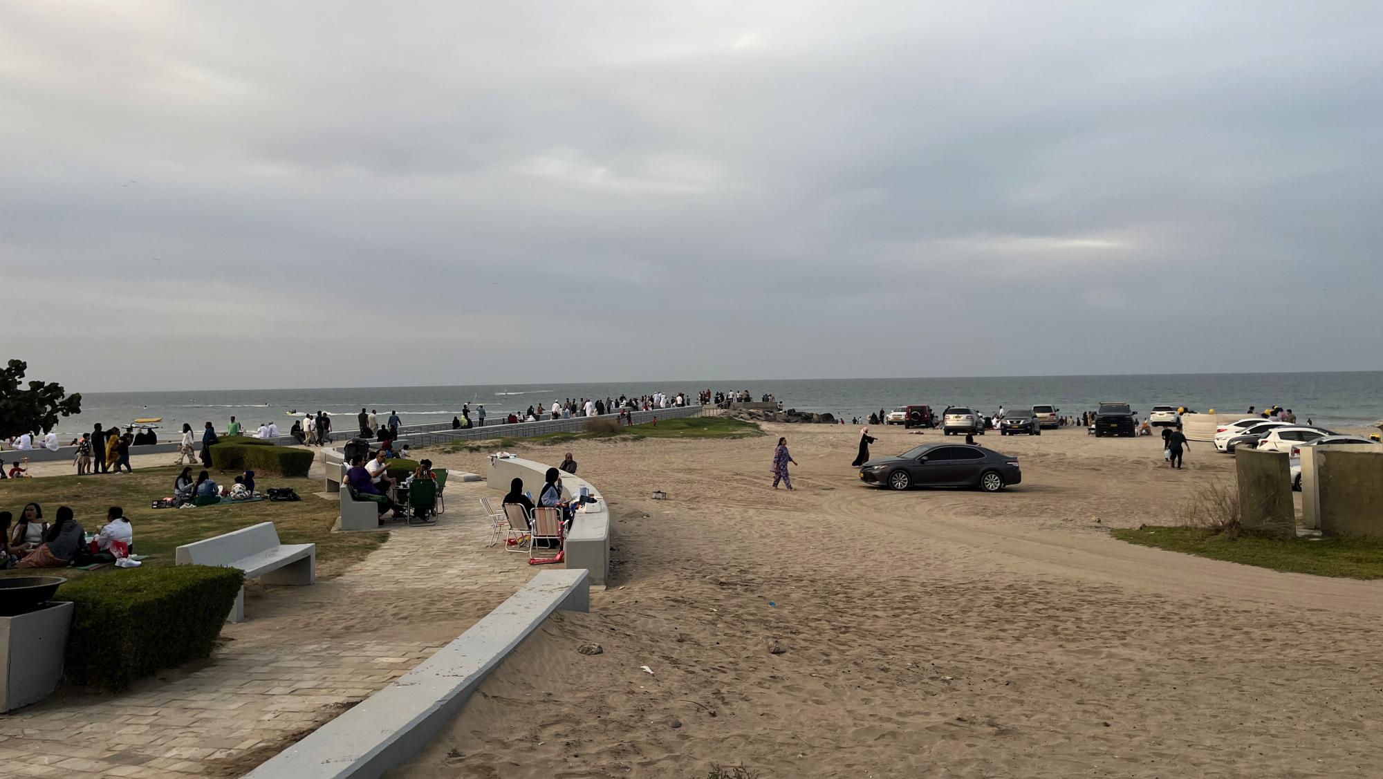 Lebendiges Treiben am Strand an einem Freitag. Foto: Martje Abelmann