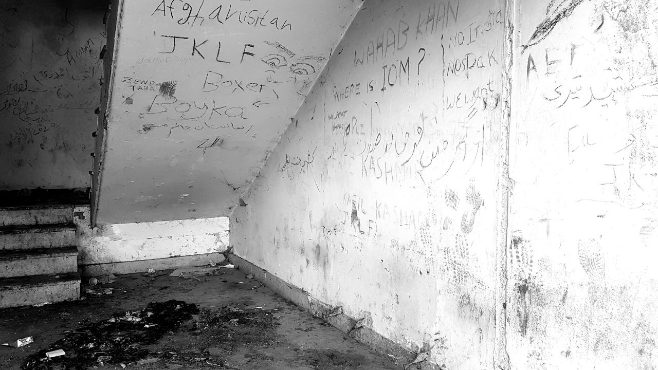Border thoughts left in an abandoned shelter, Velika Kladuša, Bosnia 2021; photo by Theresa Wagner
