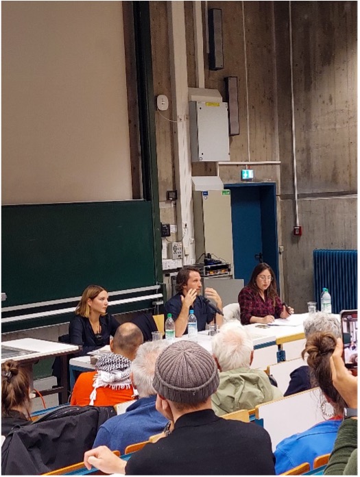 Pulitzer-Preisträger Nathan Thrall und Bestsellerautorin Deborah Feldman im Hörsaal der Universität München. Foto: Jasmin Scholl