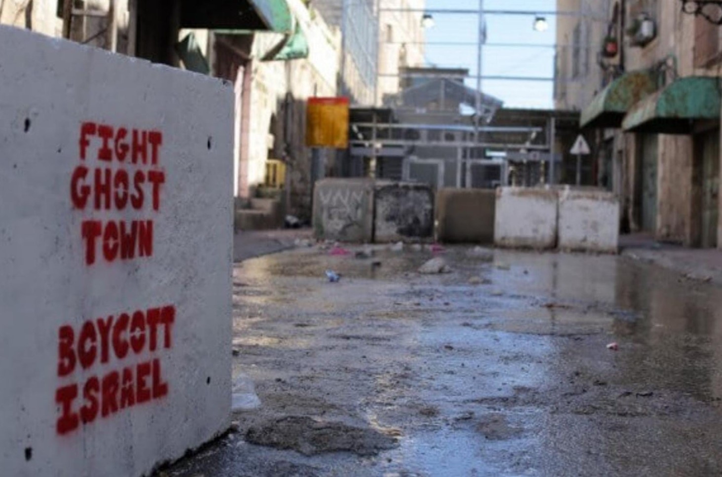 Graffiti in der H1-Zone, vor einem israelischen Checkpoint, der in die H2-Zone führt. Foto: Izzat Karaki